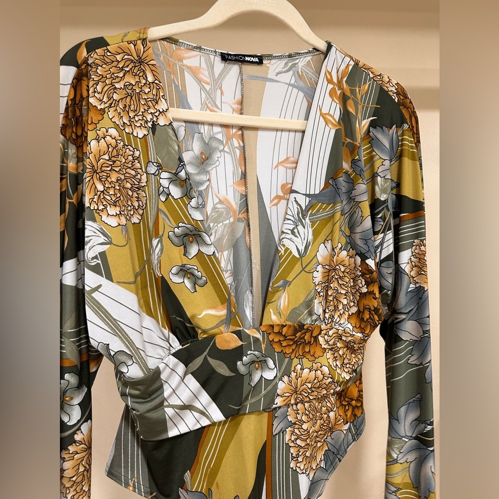 Fashion Nova Floral Deep Plunge Bodysuit
